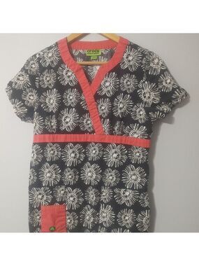 CROCS Coral Pink and Black Floral Scrub Top Gathered Elastic Back S